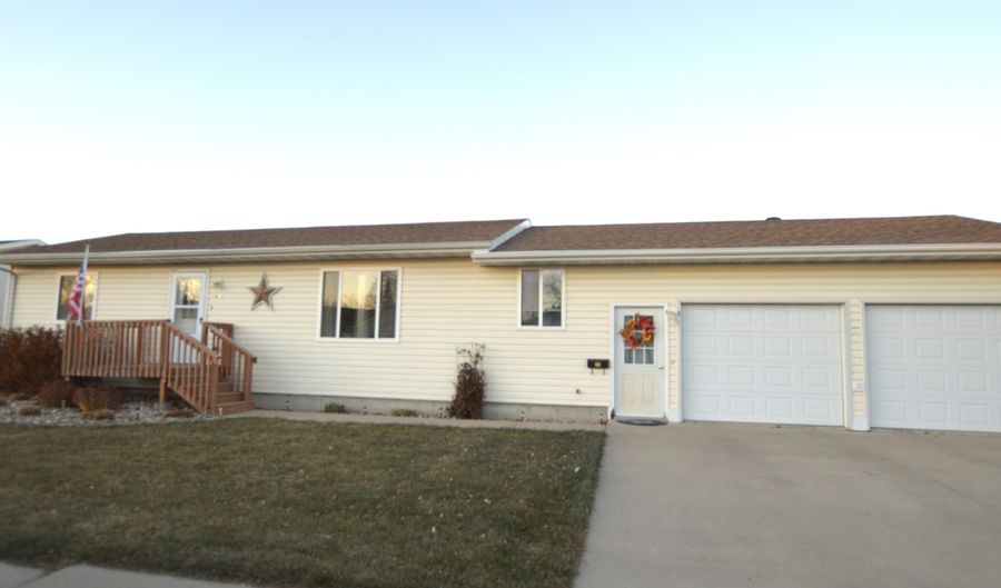 610 SW 13th Ave, Aberdeen, SD 57401 - 2 Beds, 1 Bath