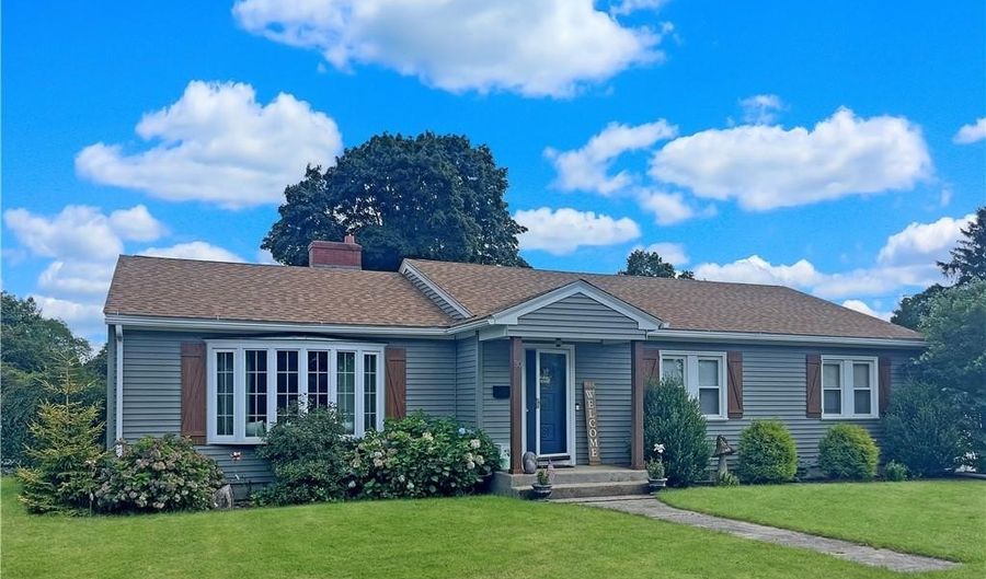 30 Alvin St, Warwick, RI 02886 - 3 Beds, 2 Bath