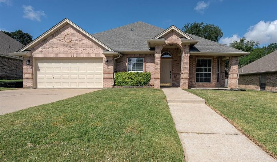302 Howard Way Dr, Aledo, TX 76008 - 4 Beds, 2 Bath