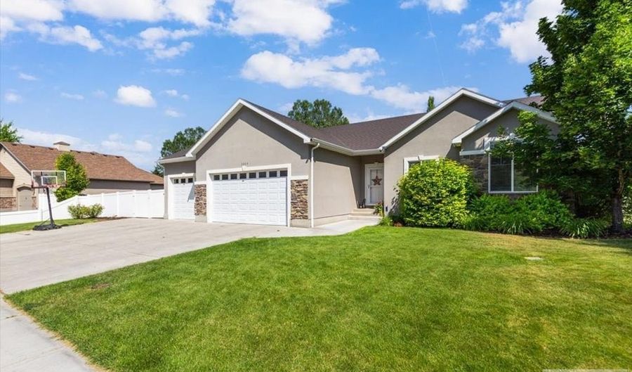 3809 E Windmill Dr, Ammon, ID 83406 - 6 Beds, 3 Bath