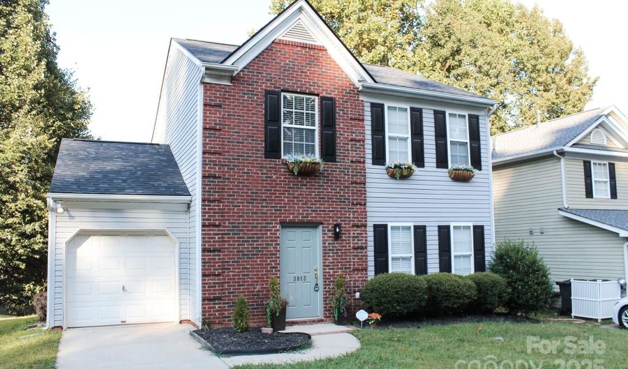 3813 Brookchase Ln, Charlotte, NC 28205 - 3 Beds, 3 Bath
