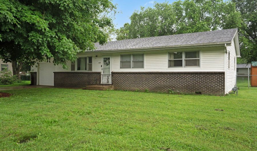 668 W Springfield St, Aurora, MO 65605 - 3 Beds, 1 Bath