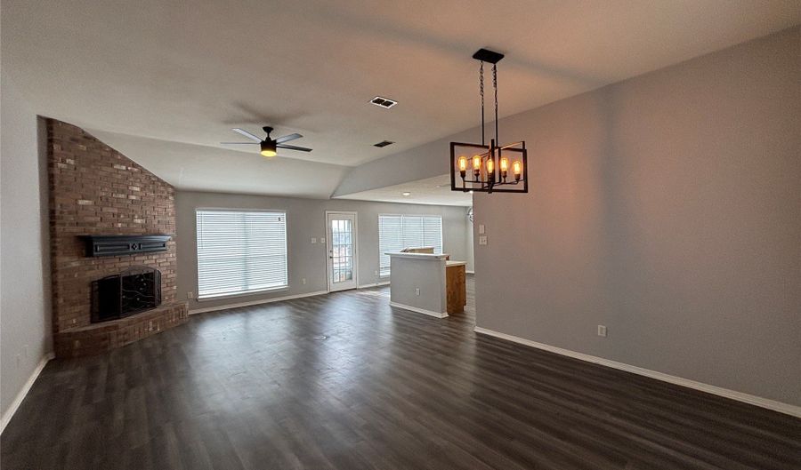 112 Pepperbush Ln, Aledo, TX 76008 - 3 Beds, 2 Bath