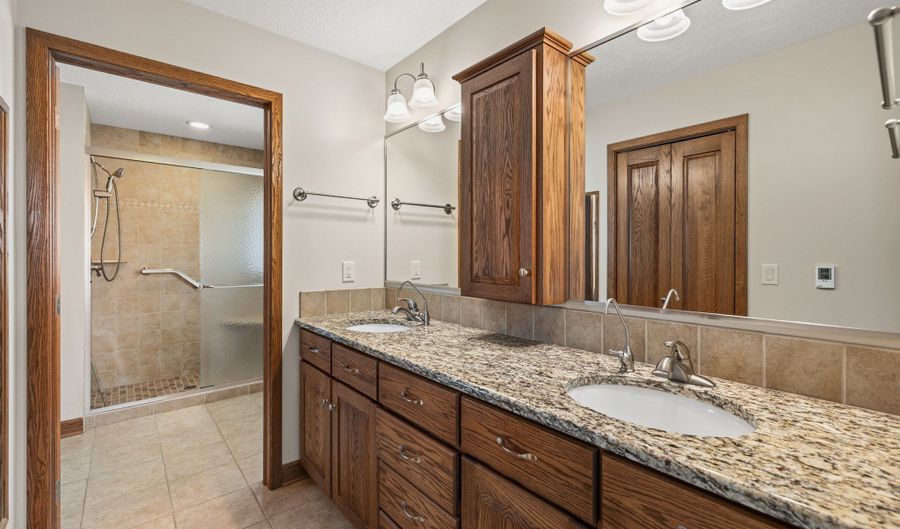 1403 Maple Dr, Adel, IA 50003 - 3 Beds, 4 Bath