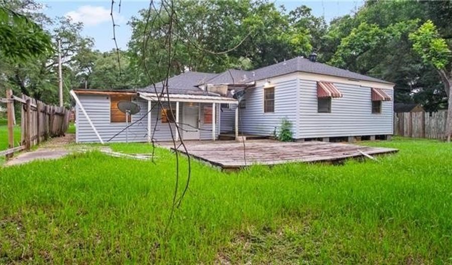 2454 ALMA St, Alexandria, LA 71301 - 5 Beds, 2 Bath