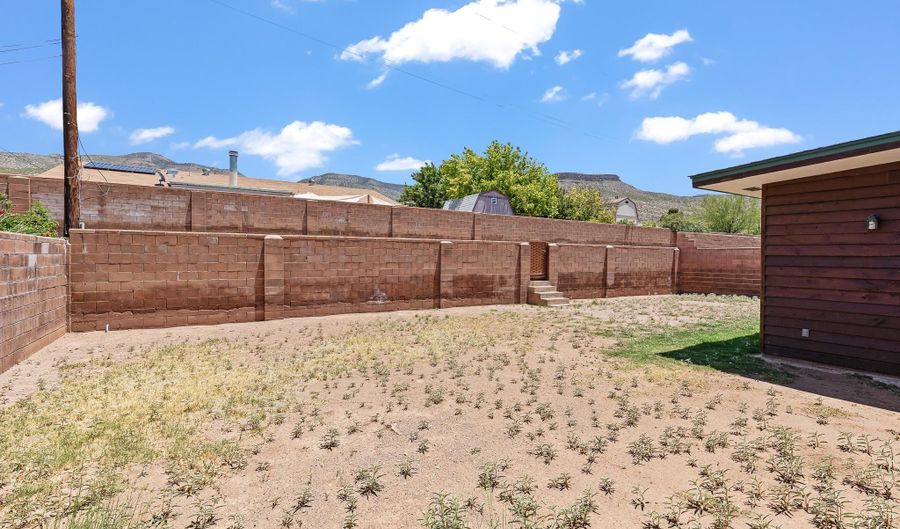 404 Sunbeam Ave, Alamogordo, NM 88310 - 3 Beds, 2 Bath