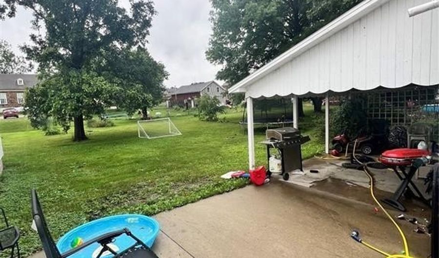 4506 F St, Amana, IA 52203 - 6 Beds, 3 Bath