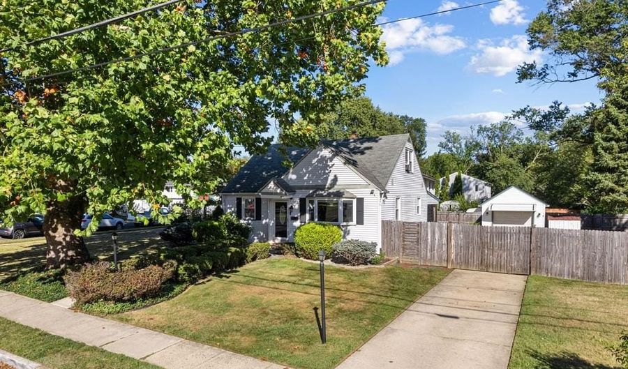 499 AUSTIN Ave, Barrington, NJ 08007 - 3 Beds, 1 Bath