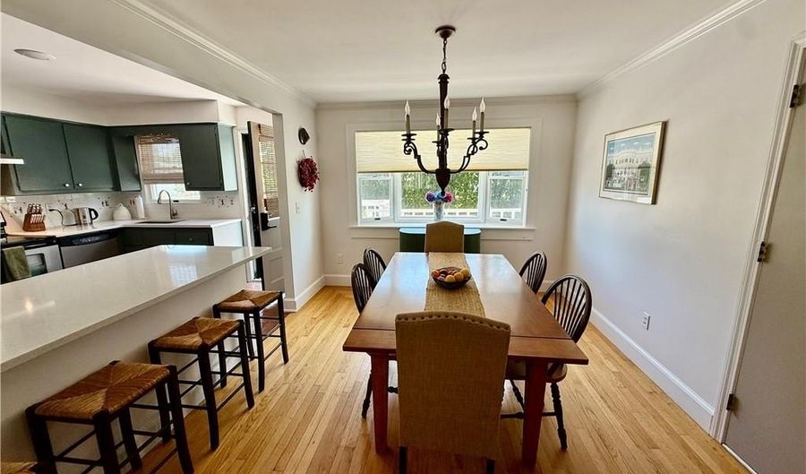 8 Mccormick Rd, Newport, RI 02840 - 4 Beds, 2 Bath