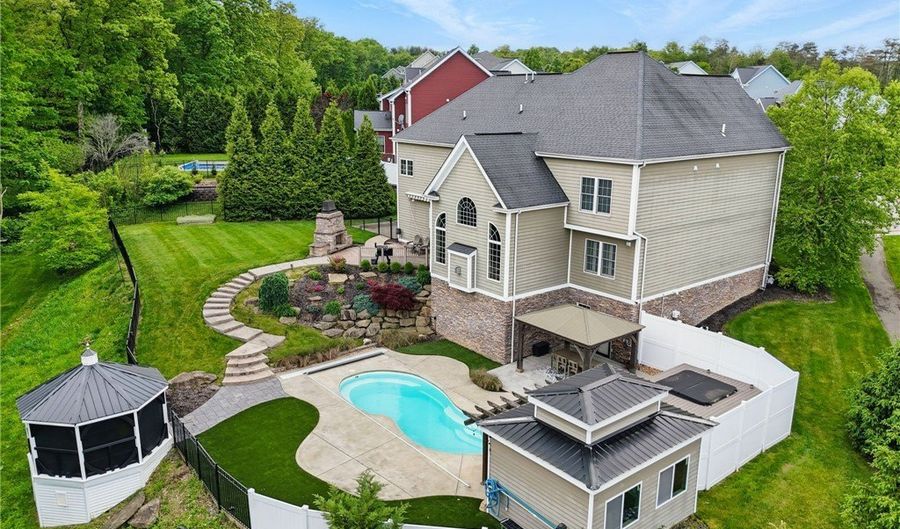 322 Dirkshire Ct, Adams Twp., PA 16046 - 4 Beds, 5 Bath