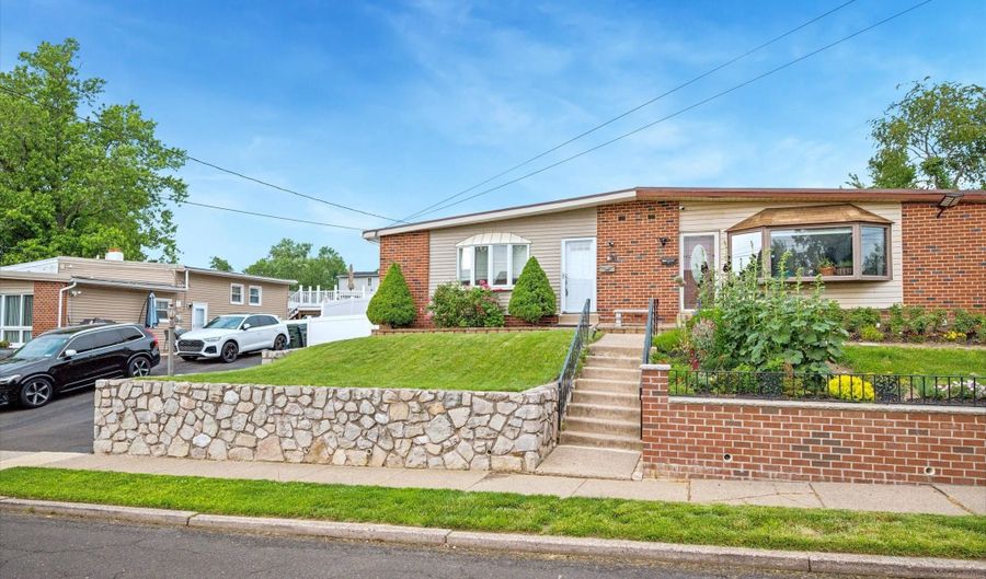 2617 MIRIAM Ave, Abington, PA 19001 - 3 Beds, 2 Bath