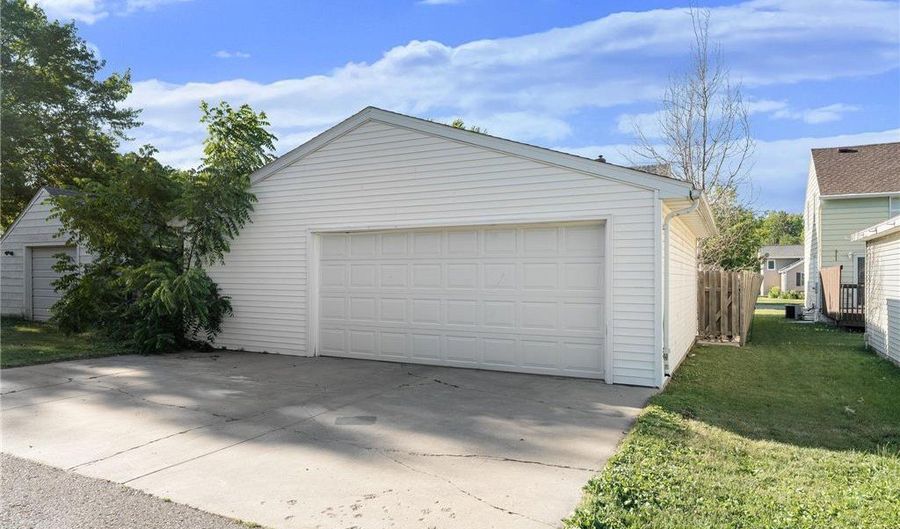 807 11th Ave NW, Austin, MN 55912 - 3 Beds, 2 Bath