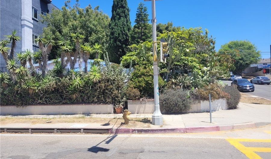 7401 W Manchester Ave, Los Angeles, CA 90045 - 4 Beds, 2 Bath