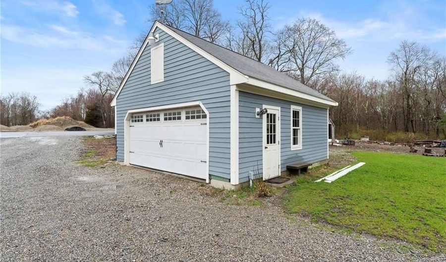 6 Knowlton Ct, Bristol, RI 02809 - 6 Beds, 4 Bath