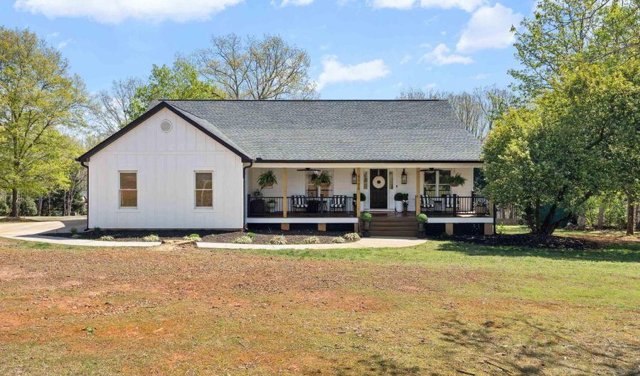 6396 Crosswinds Dr, Clover, SC 29710 - 5 Beds, 3 Bath