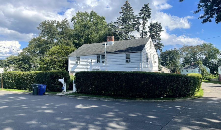 8 High Ridge Dr, Bridgeport, CT 06606 - 2 Beds, 1 Bath