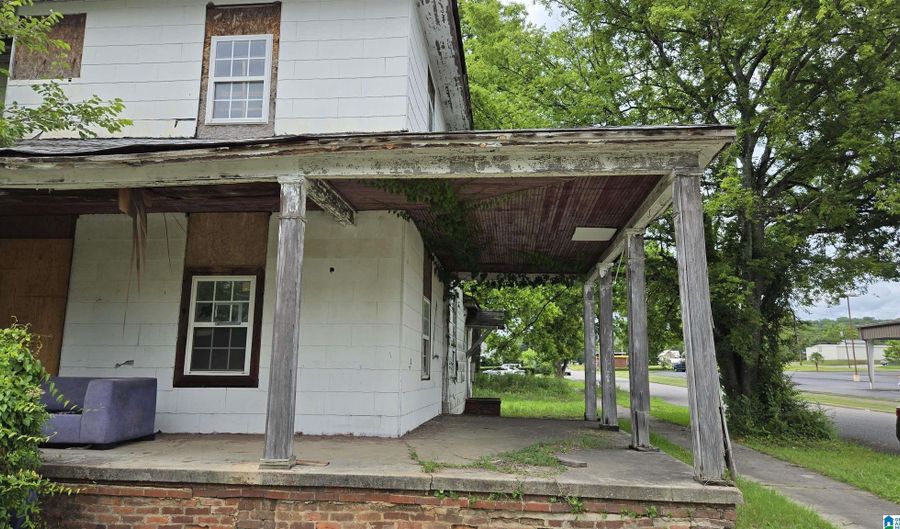 101 W 17TH St, Anniston, AL 36201 - 4 Beds, 2 Bath