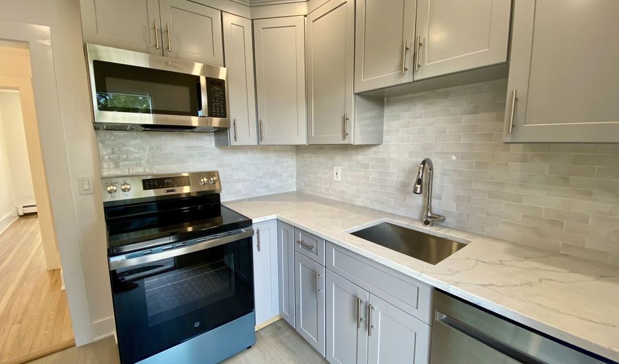 40 E Maple St, New Canaan, CT 06840 - 2 Beds, 1 Bath