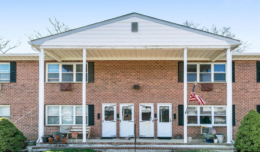 9 King James Ln, Atlantic Highlands, NJ 07716 - 2 Beds, 1 Bath