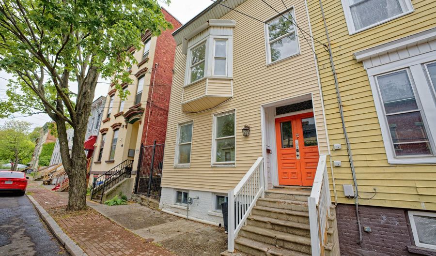 135 4th Ave, Albany, NY 12202 - 5 Beds, 2 Bath