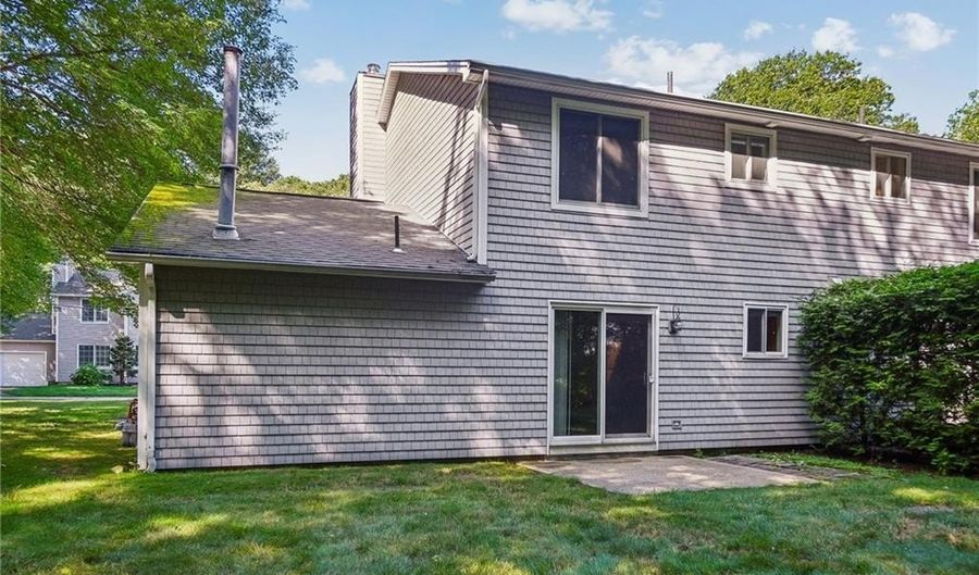 8 Cinnamon Ln, Narragansett, RI 02874 - 2 Beds, 2 Bath