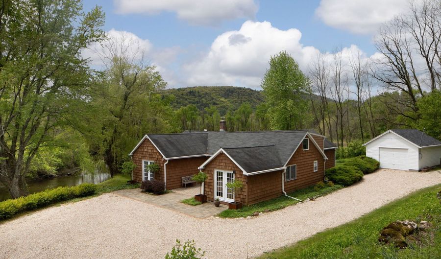 15 Belden St, Canaan, CT 06031 - 3 Beds, 4 Bath