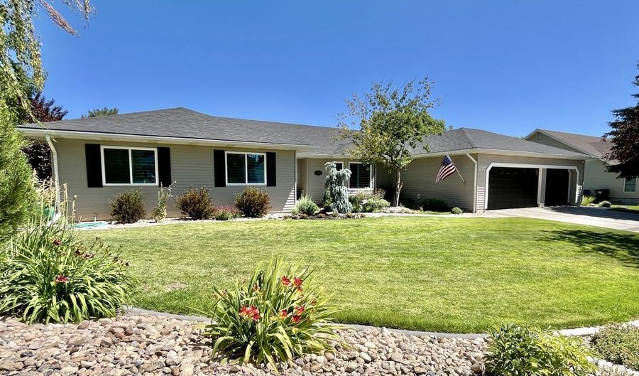 2034 Ruby View Dr, Elko, NV 89801 - 4 Beds, 3 Bath