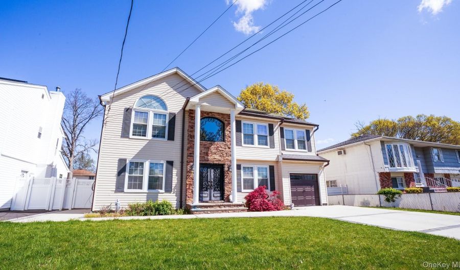 65 Williams Ave, Amityville, NY 11701 - 5 Beds, 4 Bath