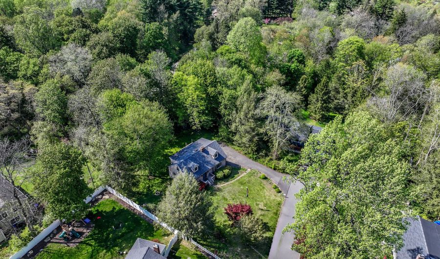 6 Brookdale Ln, Brookfield, CT 06804 - 4 Beds, 2 Bath