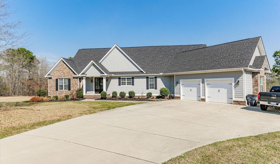 350 SORRELL RED Ct, Warrenville, SC 29851 - 3 Beds, 3 Bath