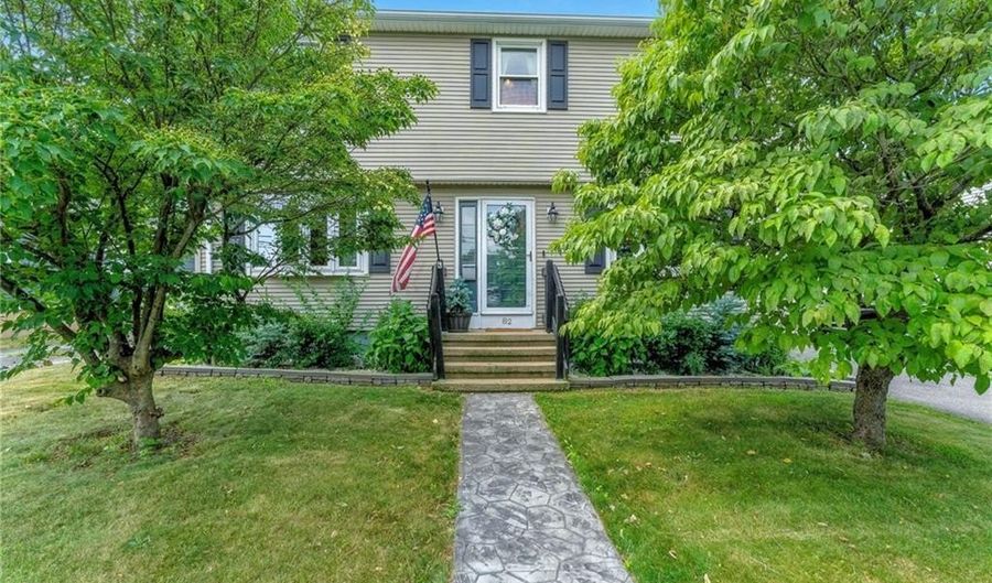 82 Martin St, East Providence, RI 02914 - 4 Beds, 3 Bath
