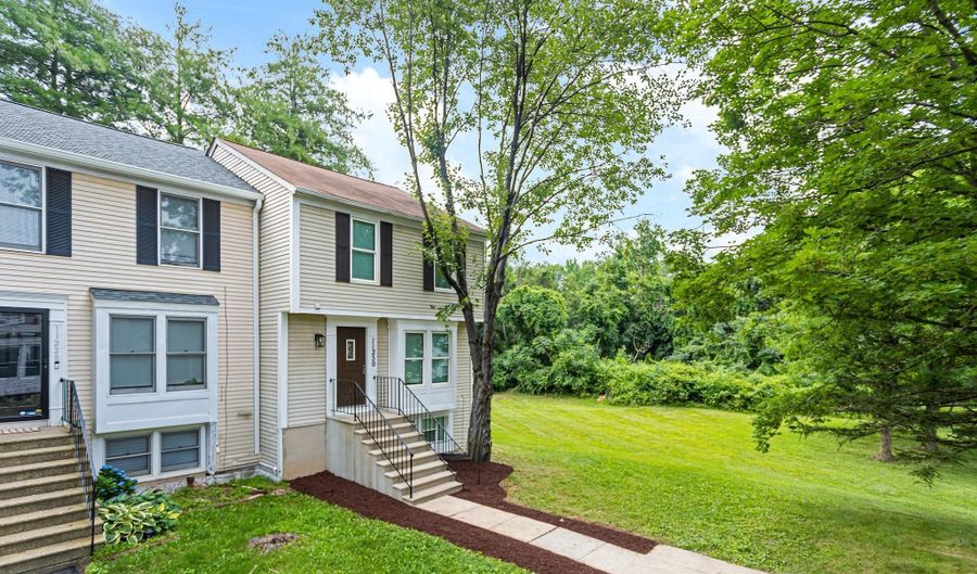 11230 WESTPORT Dr, Bowie, MD 20720 - 2 Beds, 4 Bath