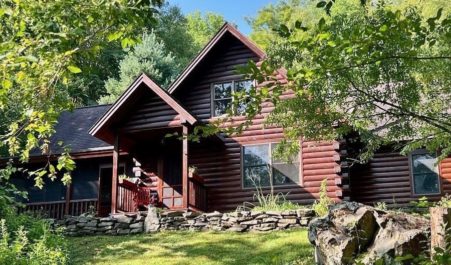 5451 River Rd, Arlington, VT 05250 - 2 Beds, 3 Bath