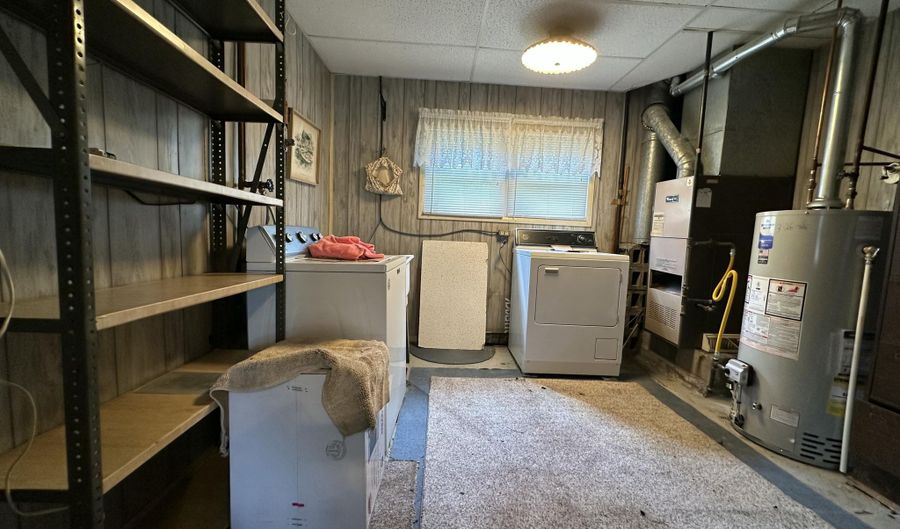 3935 Oak Ave, Altoona, PA 16601 - 2 Beds, 1 Bath