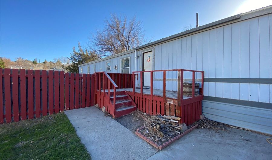 327 11th Ave N, Shelby, MT 59474 - 4 Beds, 2 Bath