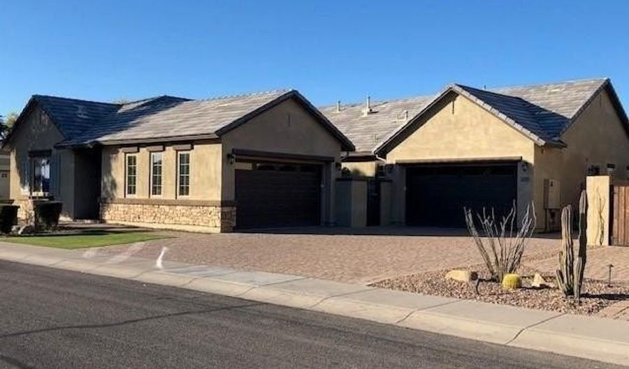 1520 E Sagittarius Pl, Chandler, AZ 85249 - 3 Beds, 4 Bath