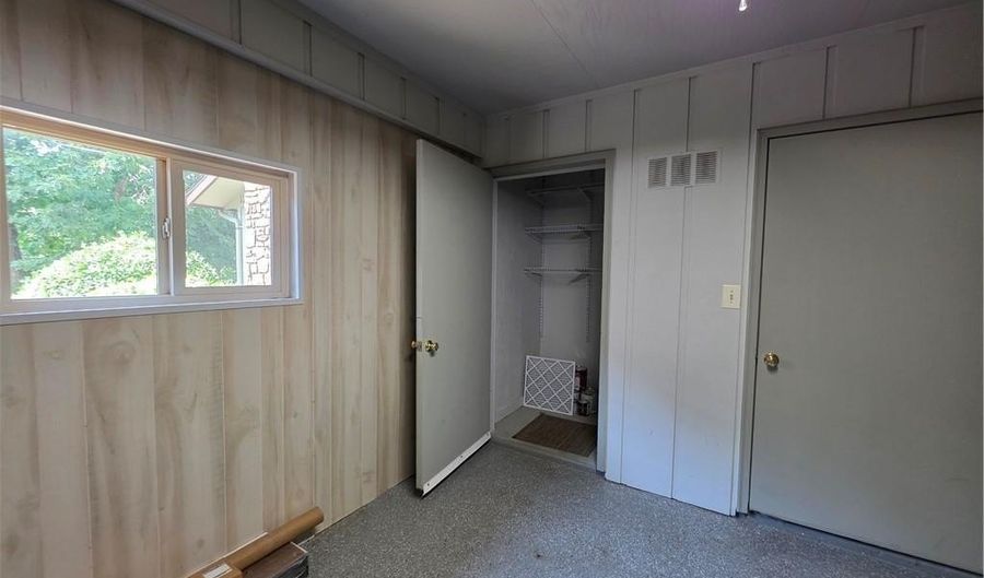 9 Fairway Dr, Bella Vista, AR 72714 - 2 Beds, 2 Bath
