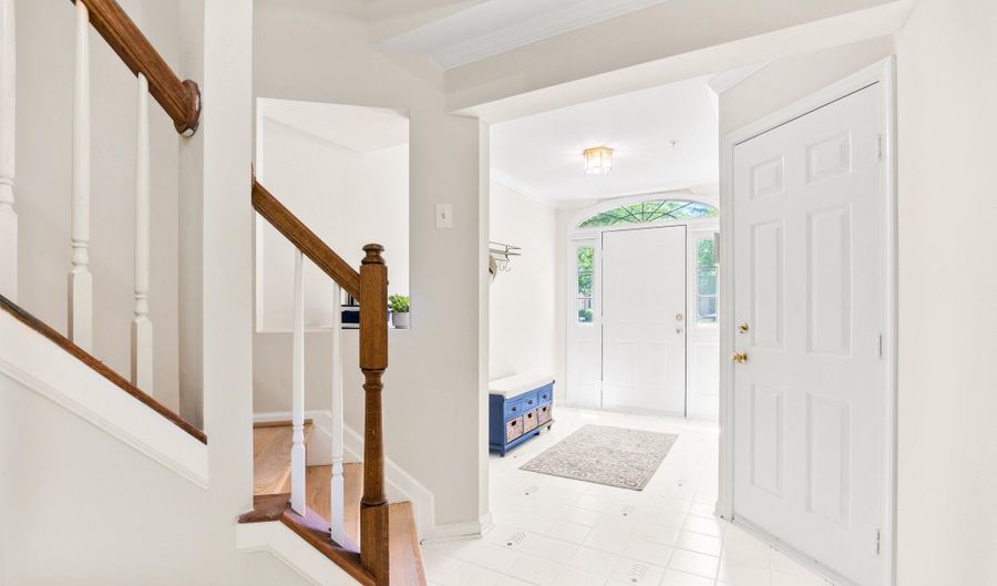 9821 TIFFANY HILL Ct 71, Bethesda, MD 20814 - 3 Beds, 2 Bath