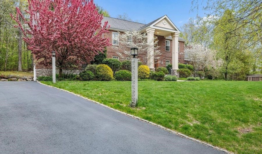 5 Millstone Ter, Bedford, NH 03110 - 4 Beds, 4 Bath