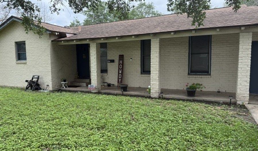 800 Lincoln St, Alice, TX 78332 - 3 Beds, 3 Bath