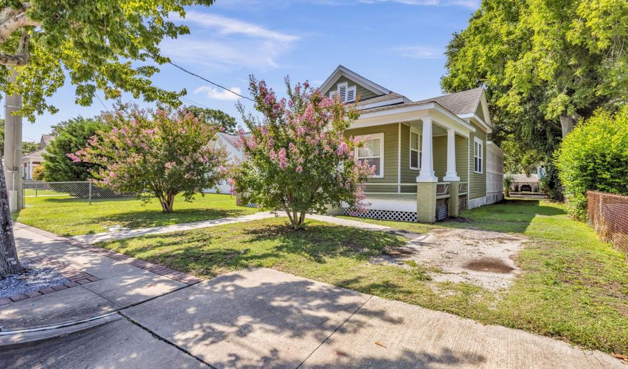 547 Howard Ave, Biloxi, MS 39530 - 2 Beds, 2 Bath