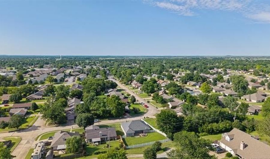 5513 Woodland Rd, Bartlesville, OK 74006 - 3 Beds, 2 Bath