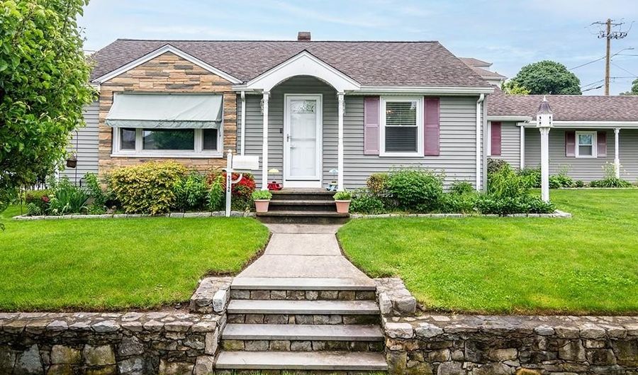 212 S Spruce St, East Providence, RI 02914 - 3 Beds, 2 Bath