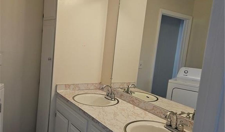 41 Perry Ave, Middletown, RI 02842 - 7 Beds, 3 Bath