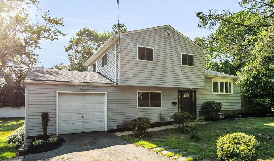 520 East Rd, Belford, NJ 07718 - 4 Beds, 2 Bath