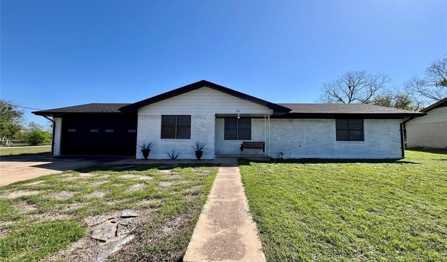 925 N Kirk St, Hico, TX 76457 - 3 Beds, 2 Bath