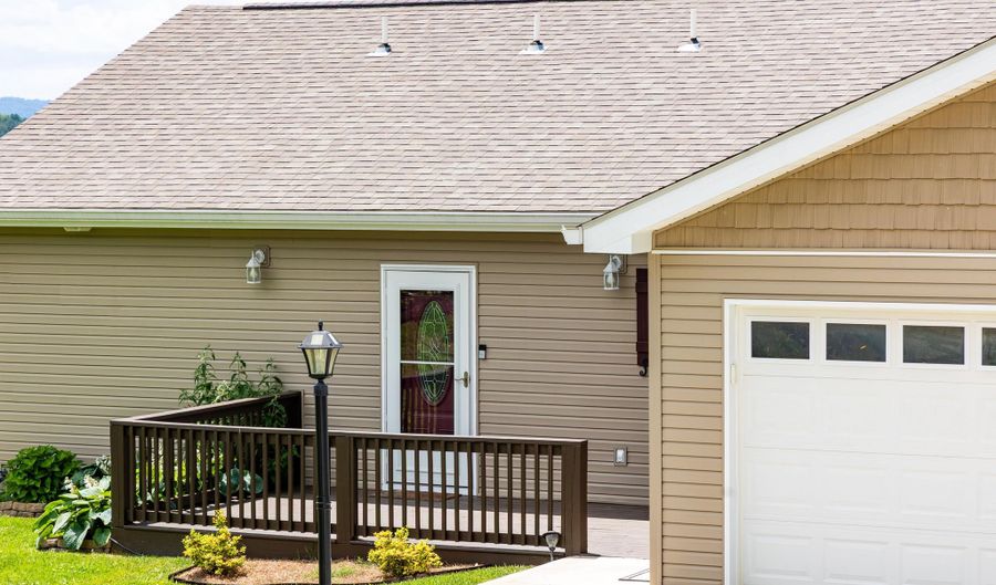 143 Sunset Ln, Bean Station, TN 37708 - 3 Beds, 3 Bath