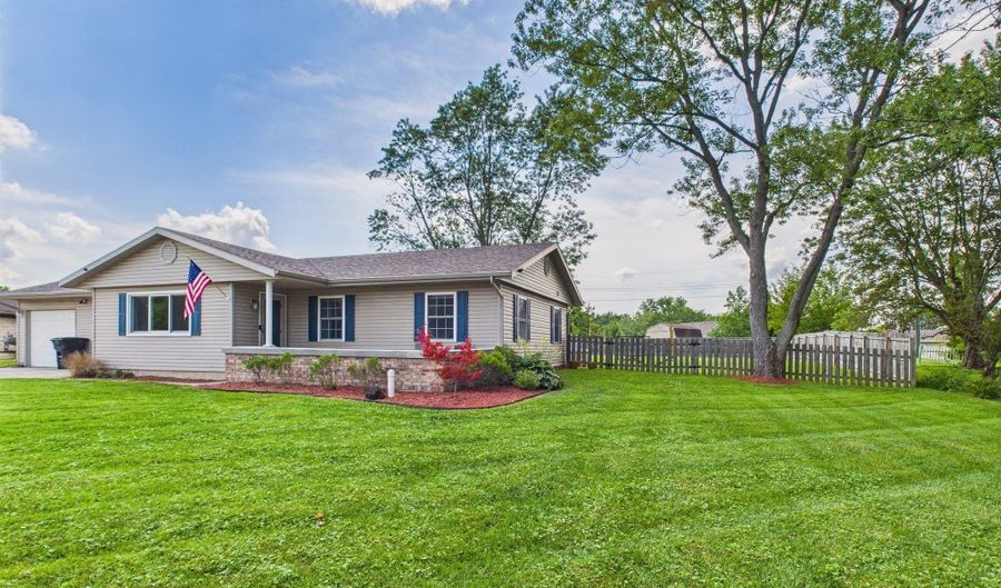 121 Woodland Dr, Hartford City, IN 47348 - 4 Beds, 2 Bath