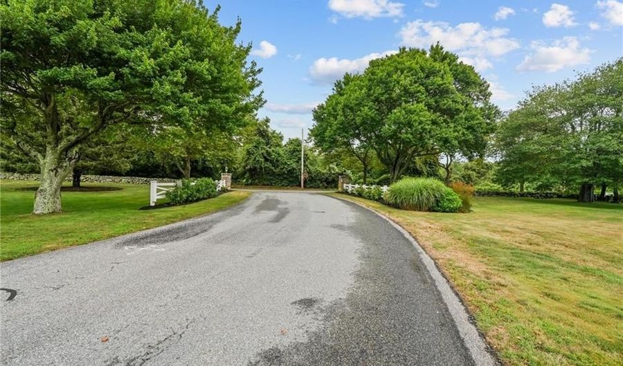 14 Fox Dr 14, Narragansett, RI 02882 - 2 Beds, 2 Bath