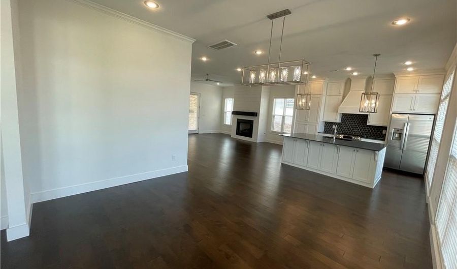 6206 SW Luna Ln, Bentonville, AR 72713 - 4 Beds, 3 Bath